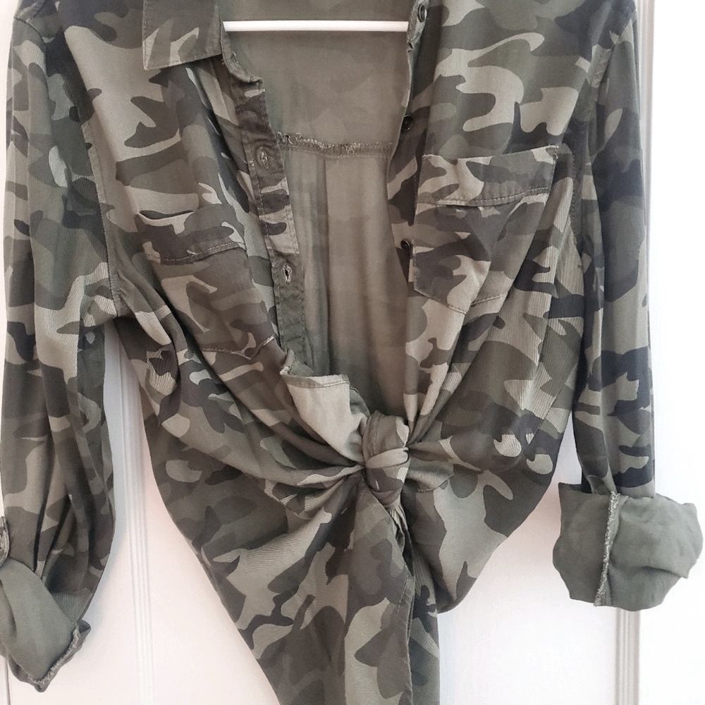 Faded glory M camo button up, super soft